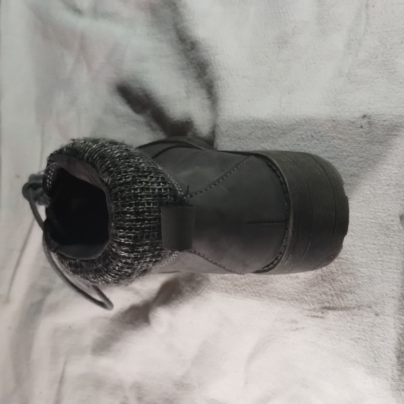 Woman's Boots Size: 7 Color: Black & Grey fabric Manufacturer: Rocket Dog - Picture 9 of 13